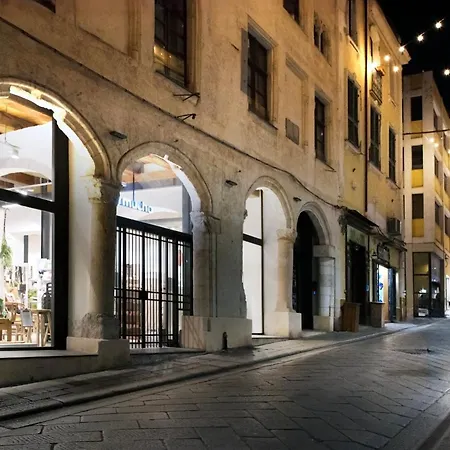 Deluxe In Palazzo Storico - Centro - Apartament