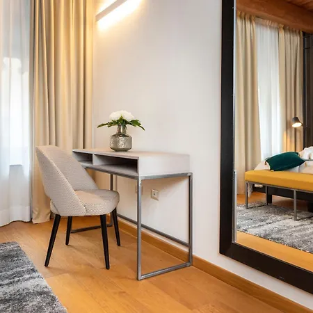 Deluxe In Palazzo Storico - Centro - Apartment
