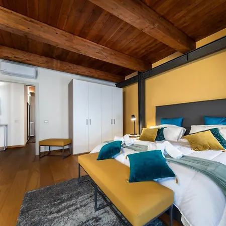 Deluxe In Palazzo Storico - Centro - Apartament