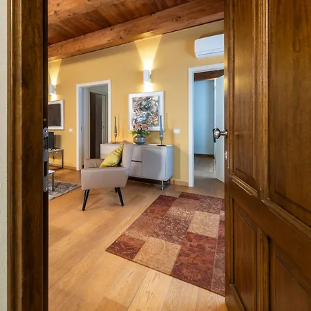 Deluxe In Palazzo Storico - Centro - Apartment