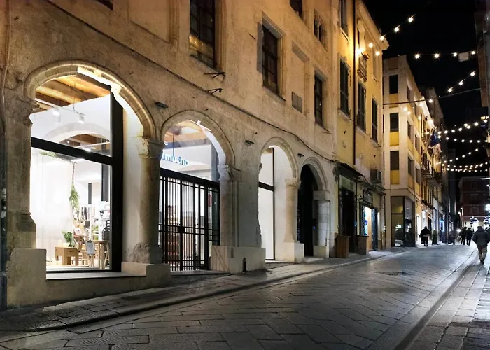 Deluxe In Palazzo Storico - Centro - شقة
